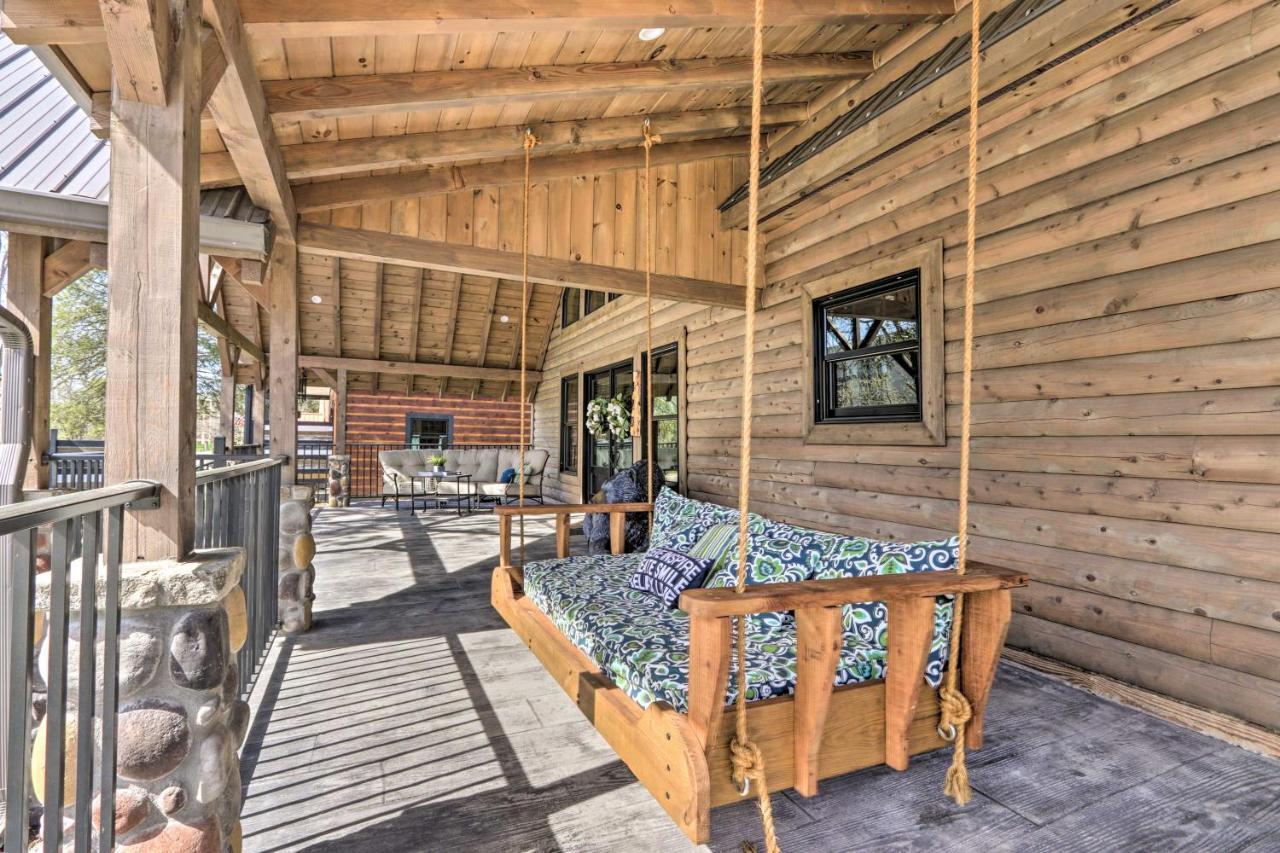Riverfront Cabin With Hot Tub - 3 Miles To Dollywood Pigeon Forge Luaran gambar
