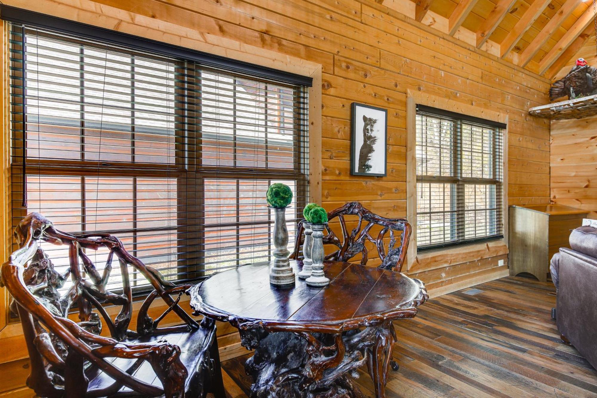 Riverfront Cabin With Hot Tub - 3 Miles To Dollywood Pigeon Forge Luaran gambar