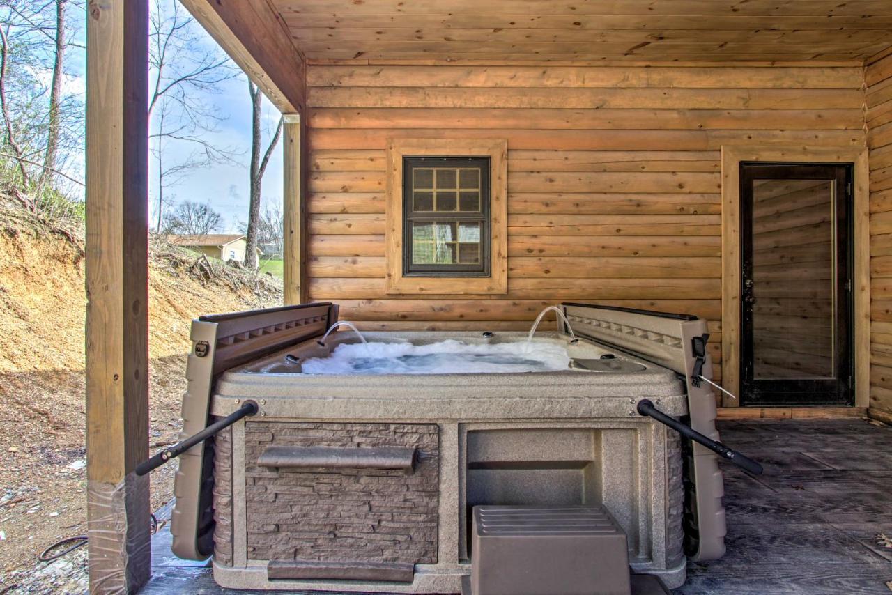 Riverfront Cabin With Hot Tub - 3 Miles To Dollywood Pigeon Forge Luaran gambar